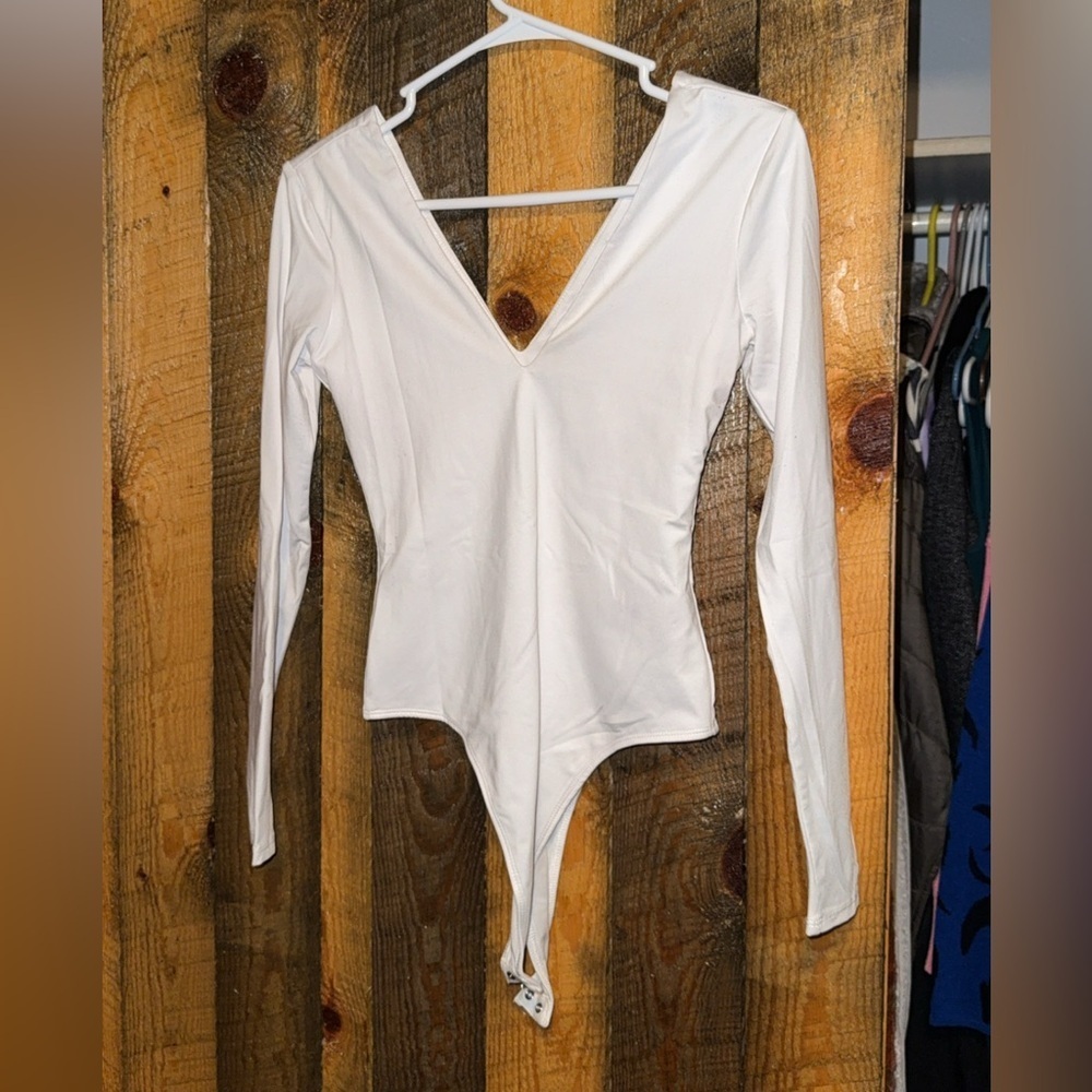 Chic White V-Neck Long Sleeve Bodysuit - Picture 1 of 1